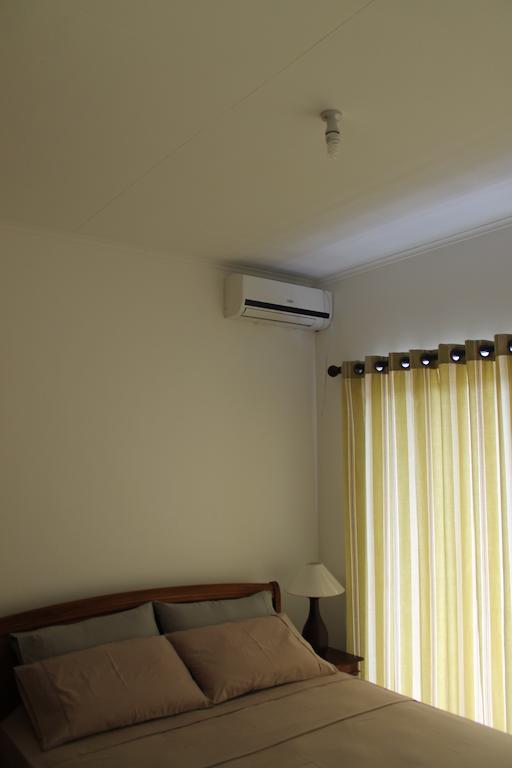 Central Self Catering Apartments Felicite Island Экстерьер фото